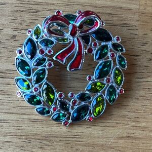 holiday Gemstone Wreath Brooch